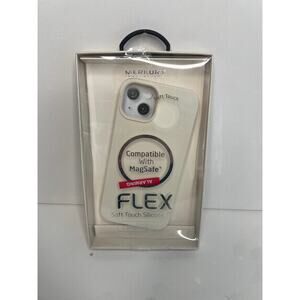 Iphone 13/14 Case, New in package, Silicone, Cream‎